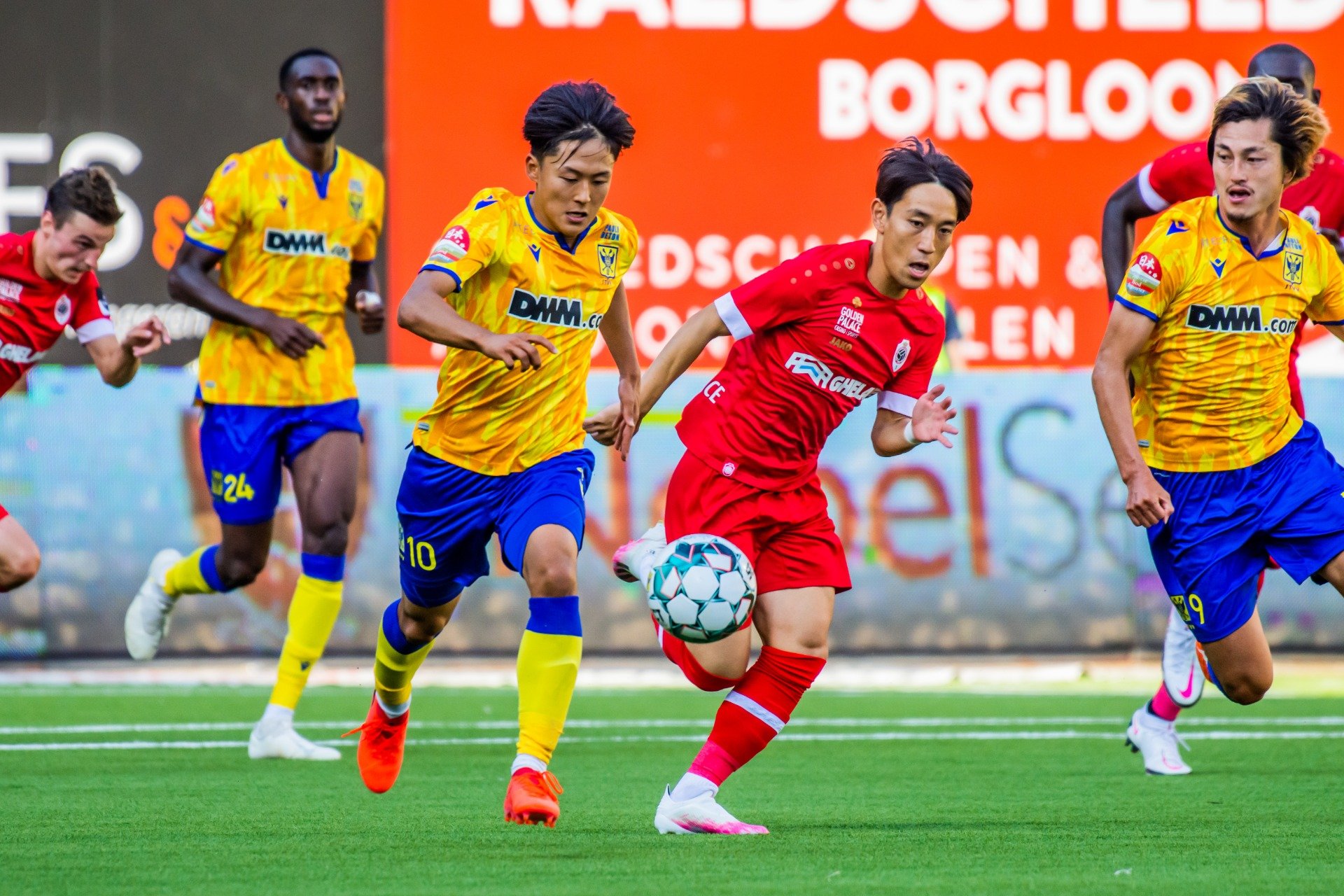 爱游戏-赛地聚焦：亚冠转会期热度飙升；广州队豪取连胜；悬念犹存；赛程密集仍需轮换的简单介绍-爱游戏